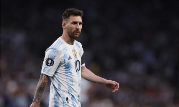 首趟俄罗斯青少年游学团专列启程